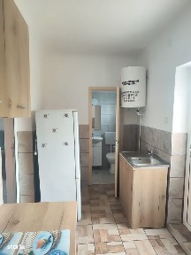 Garsoniera spatioasa la curte, mobilata si utilata, zona Campului