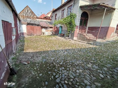 VAND CASA 4 camere,curte si gradina de 536 mp,sat.Rod