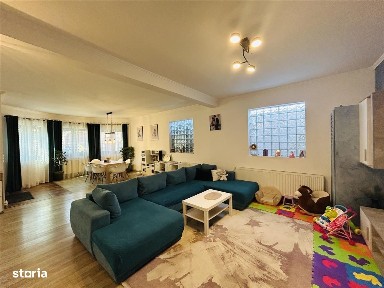 Casa pe un singur nivel - teren de 700 mp - 2 constructii in curte