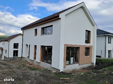 Casa cuplata prin garaj 23 mp, sup.totala 147 mp,teren 400 mp Chinteni