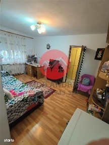 Apartament 2 camere semidecomandat etaj 3 zona Rosmarin