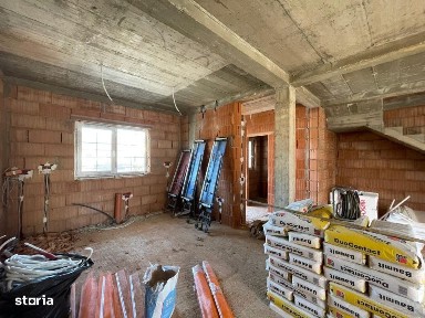 Duplex 3 camere despartit prin camera tehnica Mosnita Valery