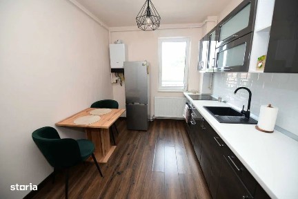 Apartament 2 camere, etaj 2,parcare, zona Sub Cetate Floresti