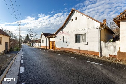 Casă cu 5 camere in Barzava