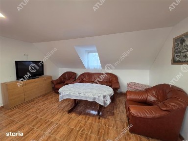 Apartament cu 3 camere decomandate la casa cu curte zona Trei Stejari