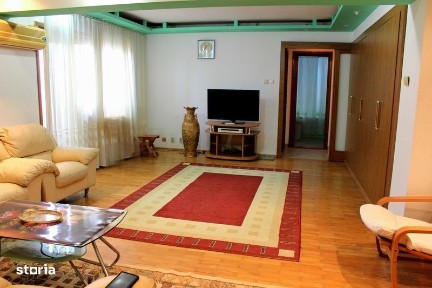 Apartament de Vanzare pe Blvd. 1 Decembrie, 3 camere, 84 Mp.