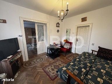 Casa individuala cu acces auto si garaj renovata exterior Trei Stejari