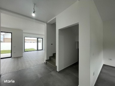 Duplex 4 camere central - Mosnita Veche