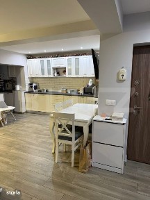 Apartament 3 camere, zona bradet, etaj intermediar