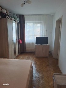 Vând apartament cu 3 camere decomandat
