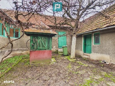 Casă 5 camere şi anexe în Cuied