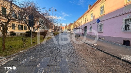 Apartament de vanzare 2 camere 81mpu + pivnita si pod Centrul Istoric