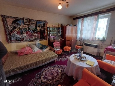 Apartament 3 camere, 46 mp, zona Plopilor