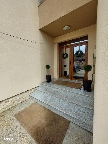 Vând ap. 3 camere, zonă foarte bună, Micălaca, parcare în curte