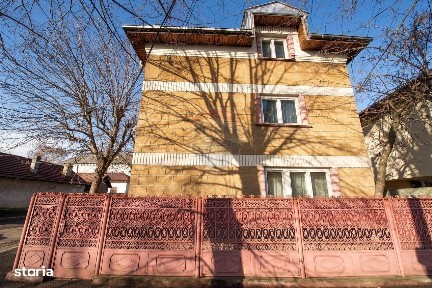 Casa Vila cu 7 camere de vanzare 250 mp utili, 200 mp teren, Buzau