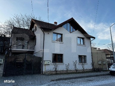 Casa cu 9 camere si 680mp teren - zona Cetate