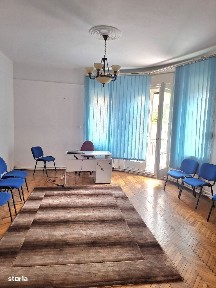 Casă situată Central,pretabilă diverse activități