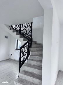 Casă modernă cu curte privată și loc de parcare inclus