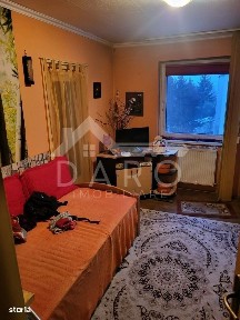 Vând apartament cu 3 camere în Dambu