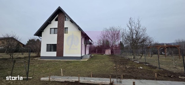 Vila de vanzare cu 4 camere in Brebu