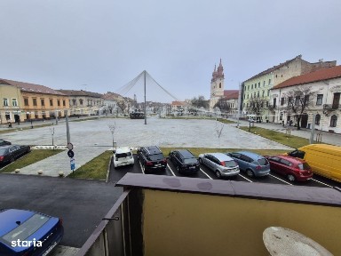 Apartament situat la etaj 1, Piata Catedralei, balcon cu expunere
