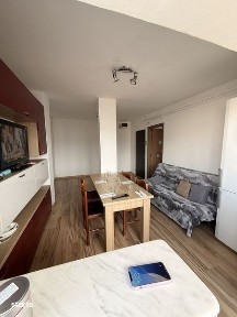 Vand/ inchiriez apartament 1 Mai (Pelendava)