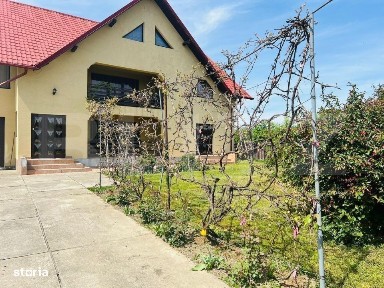 Vila Mitocu Dragomirnei, 286 mp utili, 6 camere, 25 ari teren