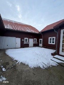 Casa spatioasa, teren 3300 mp, Dornesti