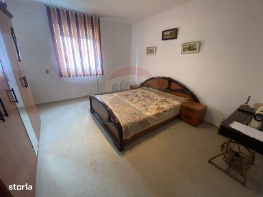 Casă la țară în comuna Laslea