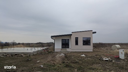 Casa noua, pe un nivel,cu utilitati, consum de energie aproape 0!