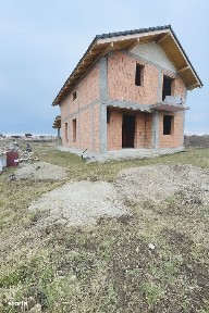 Casă P+M la roșu de vânzare în Cihei - Grigorescu II