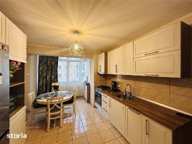Ap cu 3 camere, balcon, etaj 2, Piata Cluj