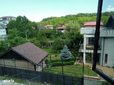 Vede din camera Padurea Rosu la200m, STB 200 m,etj 2 din3,lift,mobilat