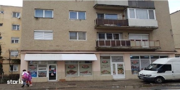 Vanzare spatiu comercial 79mp in zona Confectii - Arad