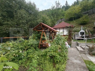 Casa de vacanta si teren intravilan, 425 mp, Valea Ierii