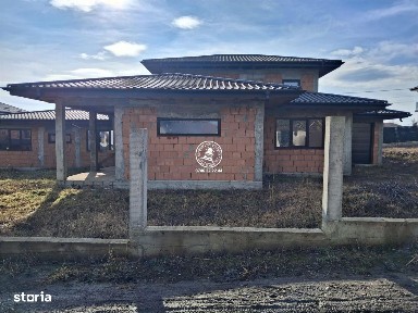 Vila 5 camere la rosu 203 mp utili, teren 800 mp Valea Lupului, Iasi