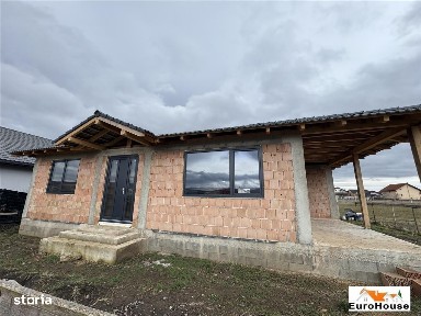 Casa la rosu de vanzare in Alba Iulia