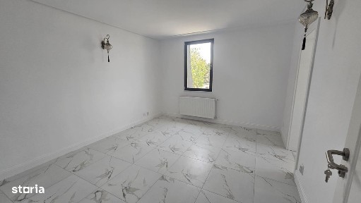 Apartament de vanzare - 7 camere - Sararie