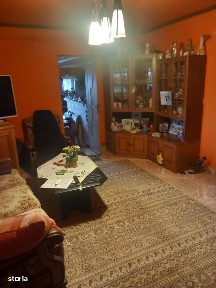 Casa cu etaj,cu garaj, mobilată, utilată, imediat ocupabila Campenita