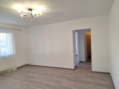 Vând apartament 2-3 came. RENOVAT integral în micro 16