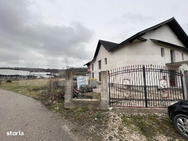 Pensiune in constructie cu potential turistic si teren generos. 420mp
