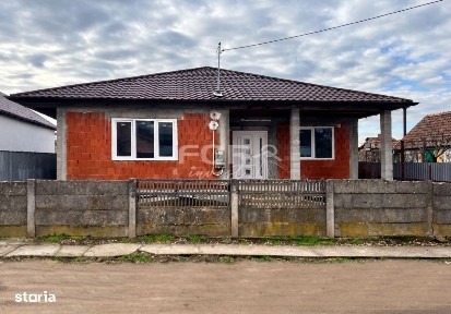 Casa la rosu 4 camere si 1290 mp teren, de vanzare,in Tulca Bihor