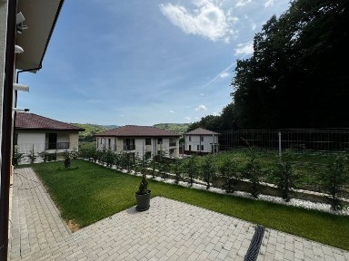 Casa cu 4 camere, 120 mp utili, 250 mp de teren, la liziera padurii