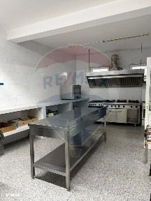 Casă / Vilă cu 8 camere de vânzare în zona Central