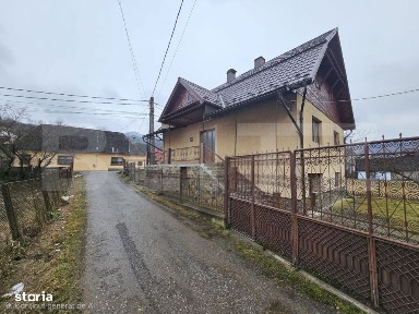 Casa spatioasa cu priveliste spre munte, in Gura Rosiei - Rosia Mont