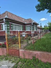 Oportunitate investitionala - Casa cu teren extins in Comuna Geaca