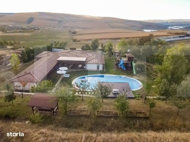 Casa individuala premium cu piscina exterioara