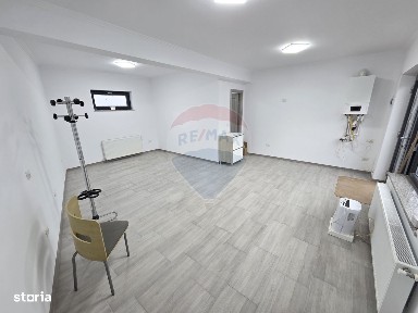 Spațiu comercial cu locuri de parcare.