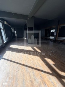 Spatiu comercial // Intre Lacuri