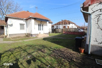 Vând proprietate cu 2 case în Peștișu Mare-Hunedoara, teren 2261mp.